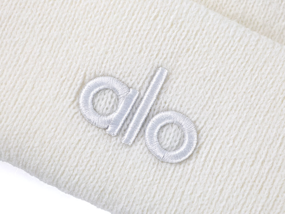 Alo Yoga Recycled Fiber Beanie | White Knit Hat